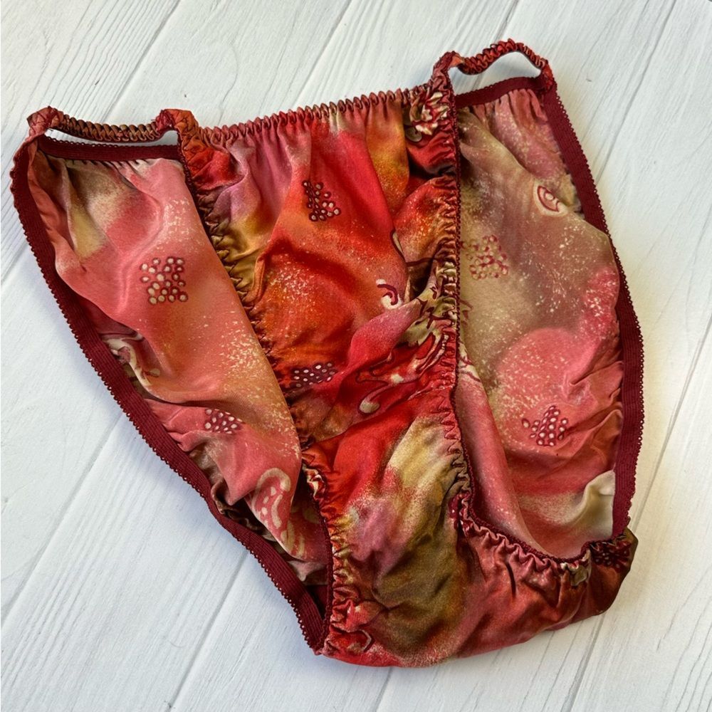 NWOT VTG. Victoria's Secret 100% Silk Burgundy String Bikini Panties Sz M/6